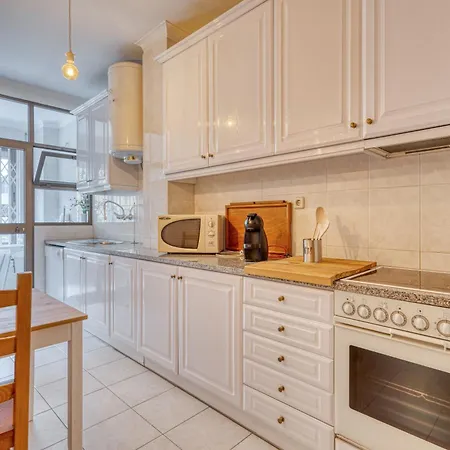 Guest Lobo Flat With Parking פורטו