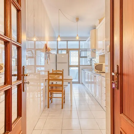 Guest Lobo Flat With Parking