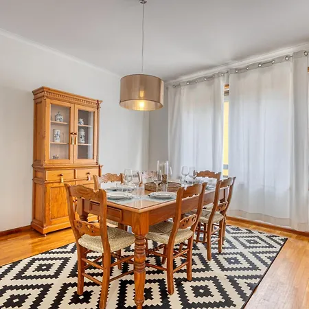 Guest Lobo Flat With Parking פורטו