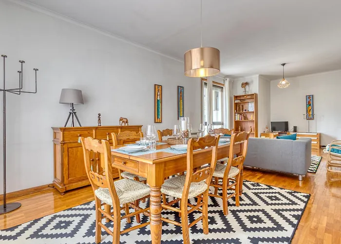 Lägenhet Guest Lobo Flat With Parking