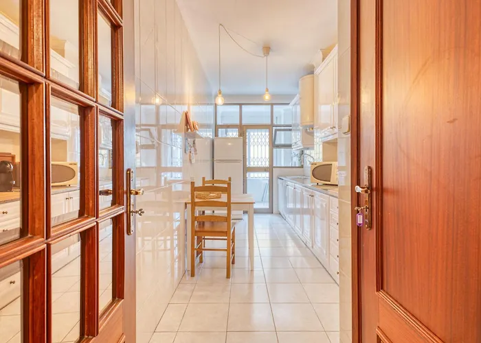 Guest Lobo Flat With Parking